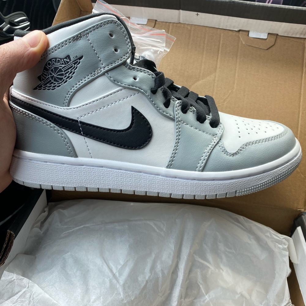 Brand new Jordan’s 1s women size 7.